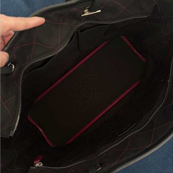 CHANEL Shopping Fever Quilted Caviar Leather Tote Bag
Maroon - Picture 10 of 12